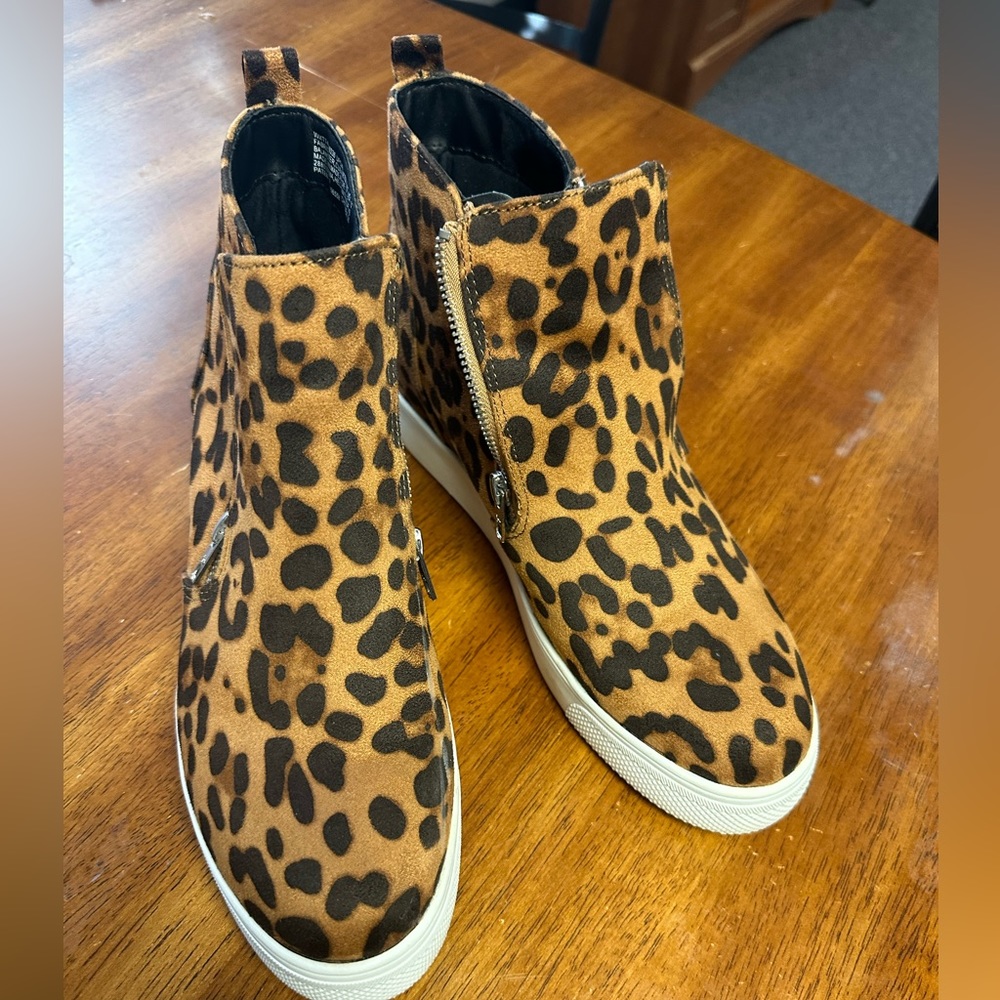 CUTE Leopard wedge booties